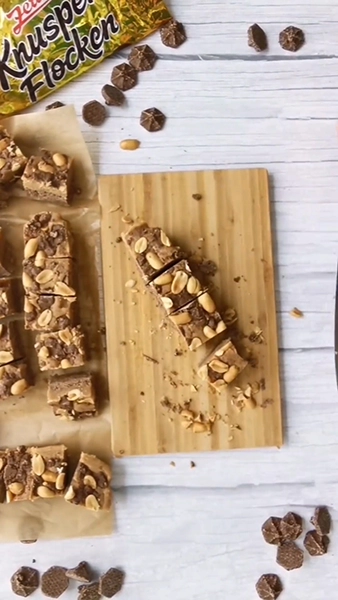 KNUSPERFLOCKEN-ERDNUSS-FUDGE