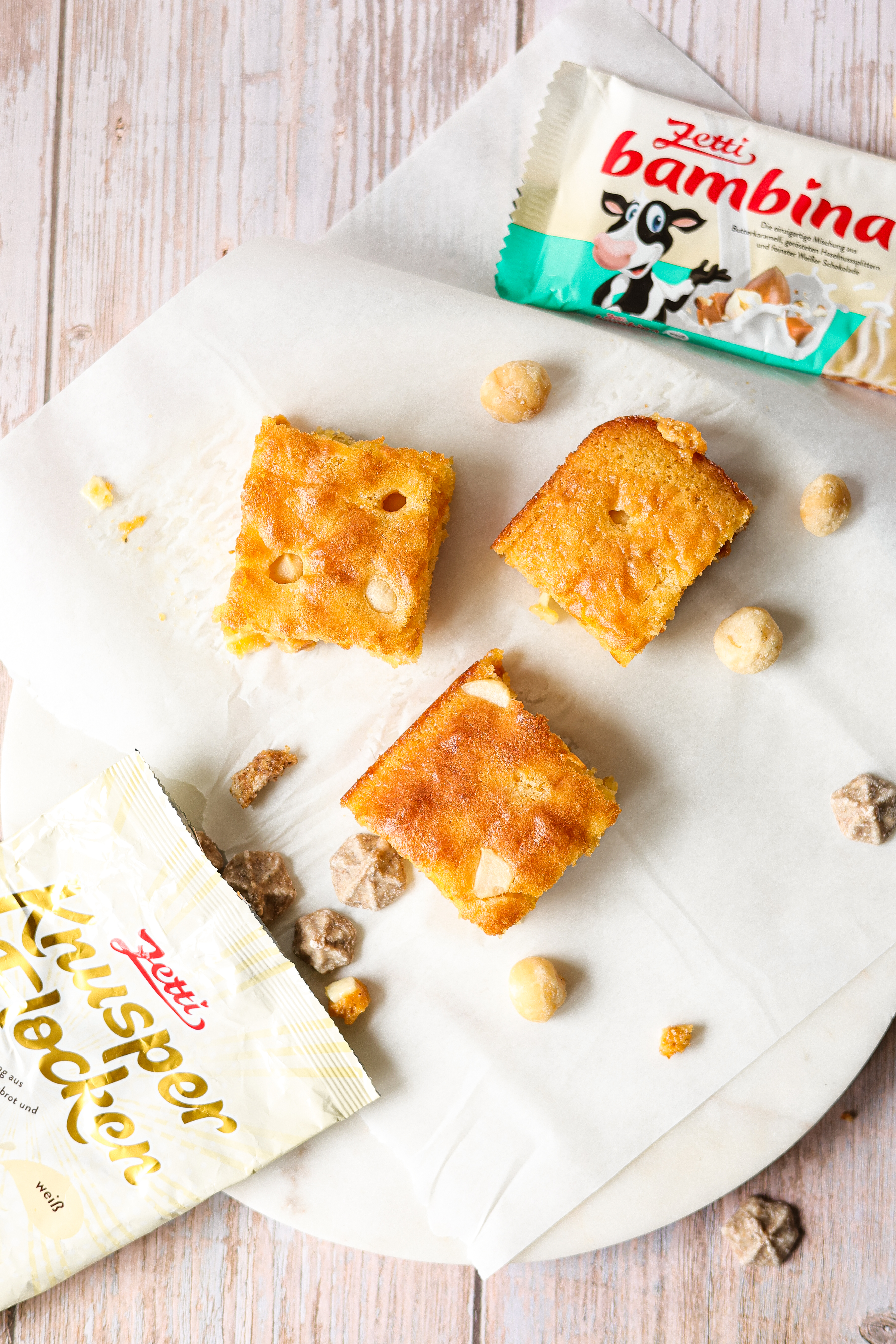 BLONDIES (MIT MACADAMIA)