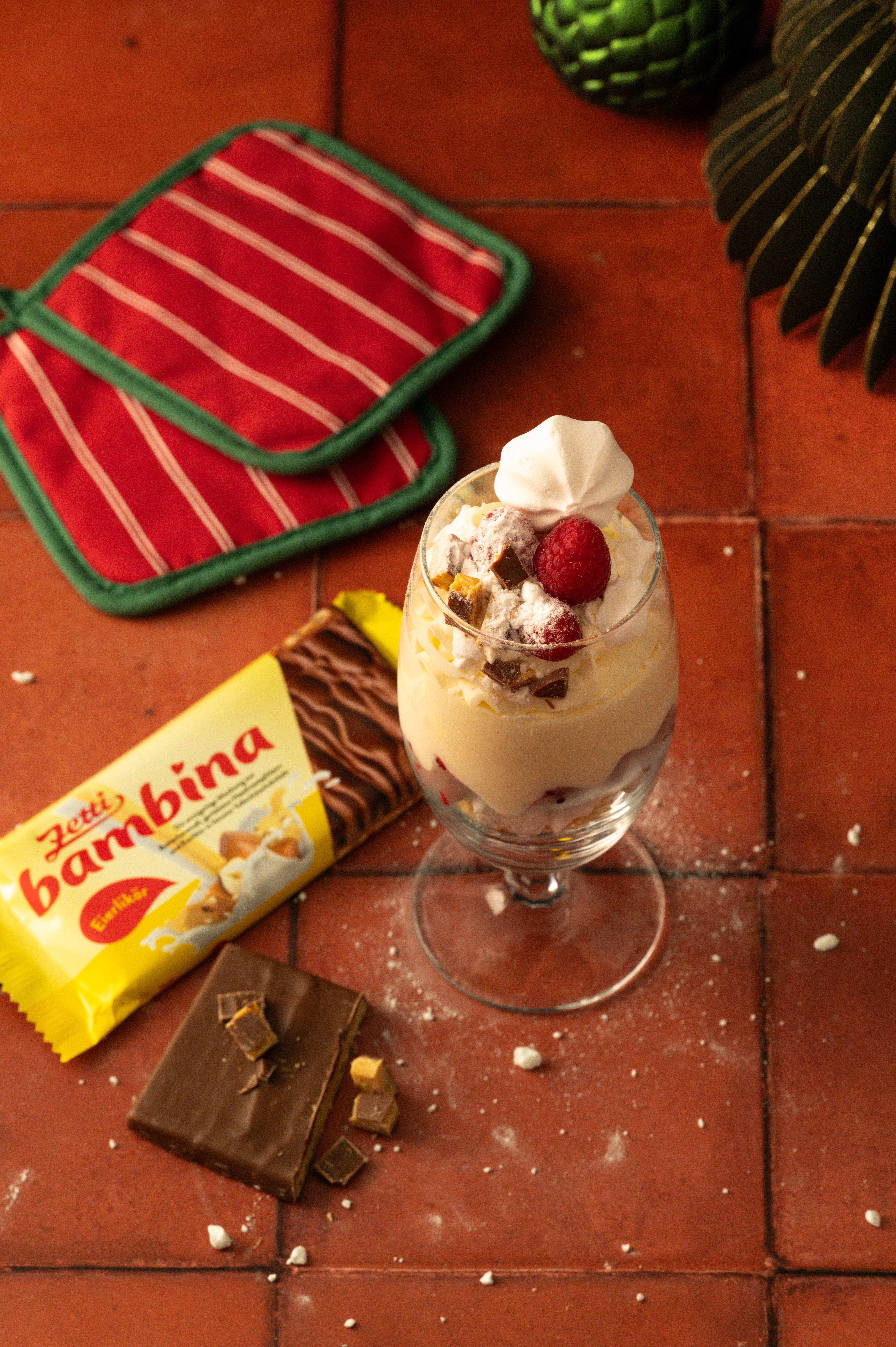 FESTLICHES HIMBEER-BAISER-DESSERT