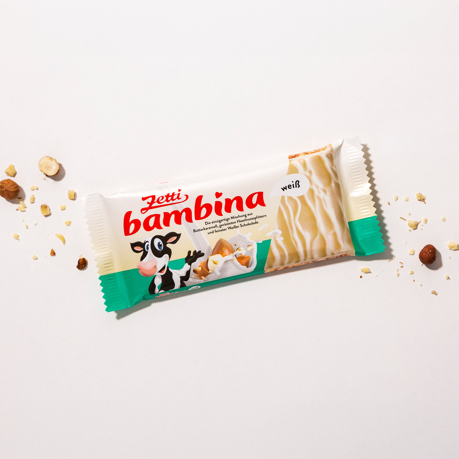 Zetti Bambina Weiß Eine Tafel Zetti Bambina weiß eingebettet in Haselnüssen