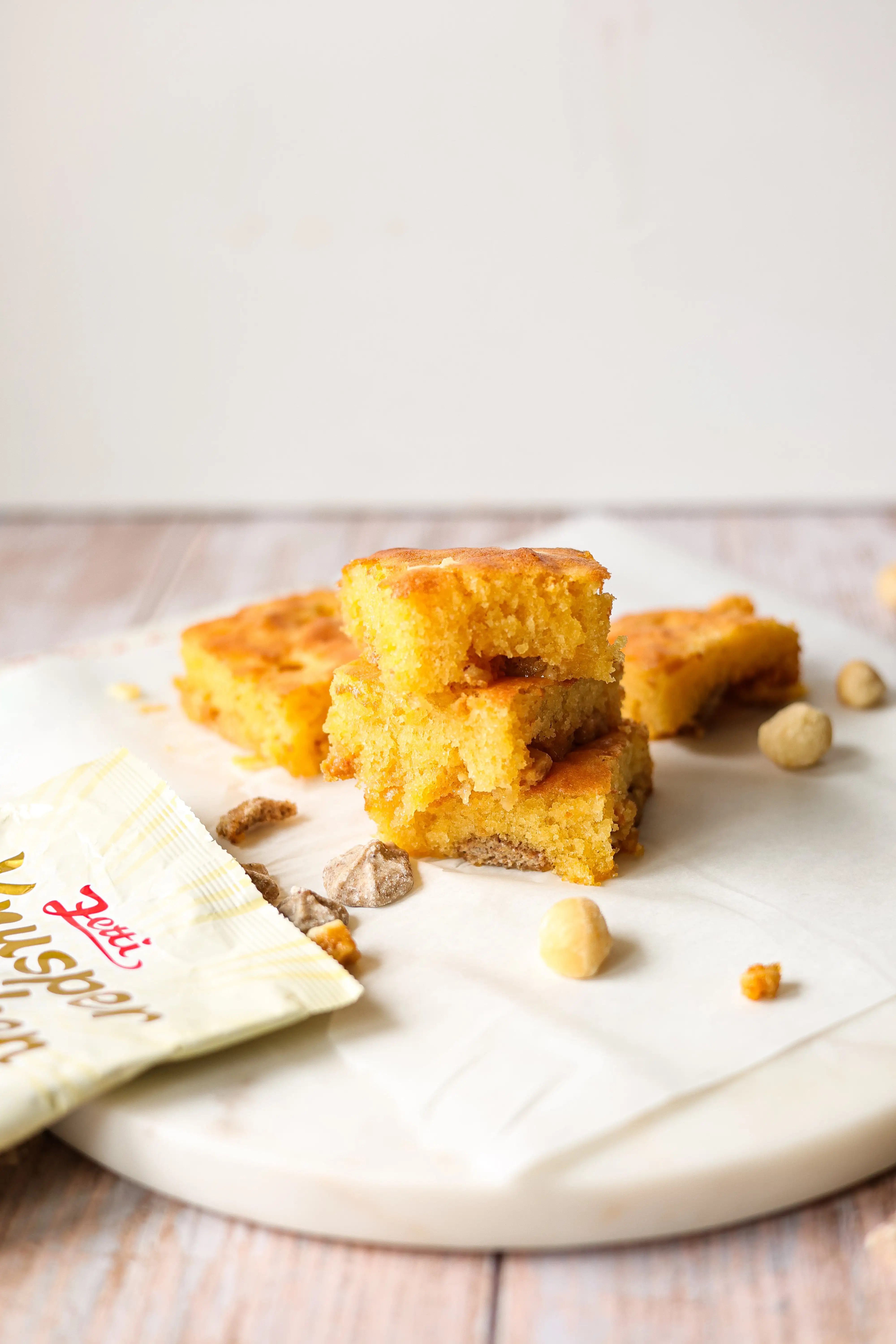 BLONDIES (MIT MACADAMIA)