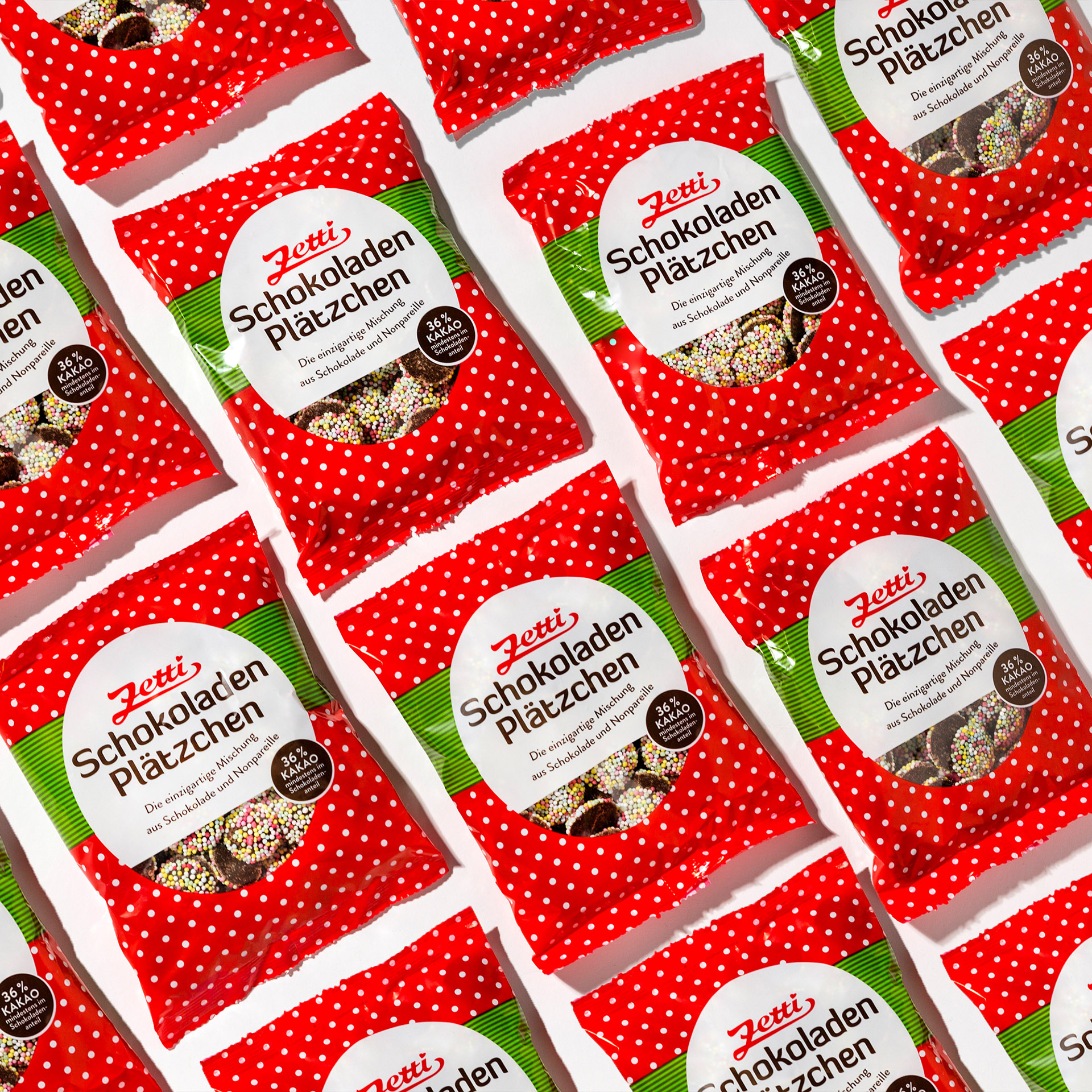 Zetti Schokoladenplätzchen Mehrere packungen Zetti Schokoplätzchen liegen aneinander gereiht