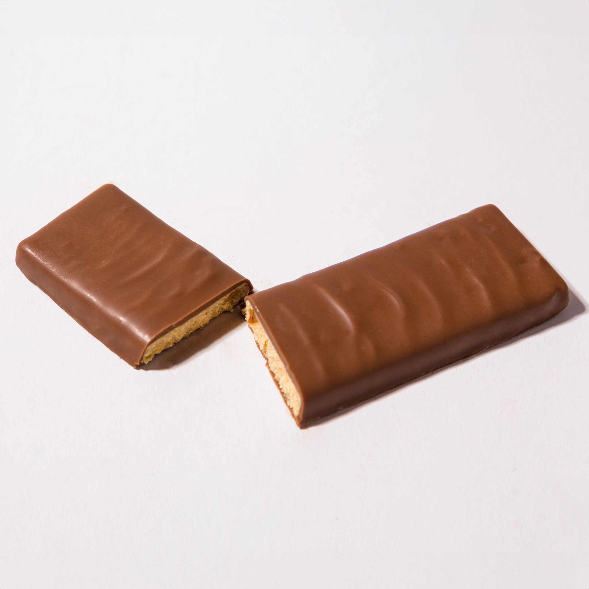 Zetti Bambina Riegel Vollmilch Eine Abbildung eines abgebrochenen Riegels in der Sorte Zetti Bambina Vollmilch