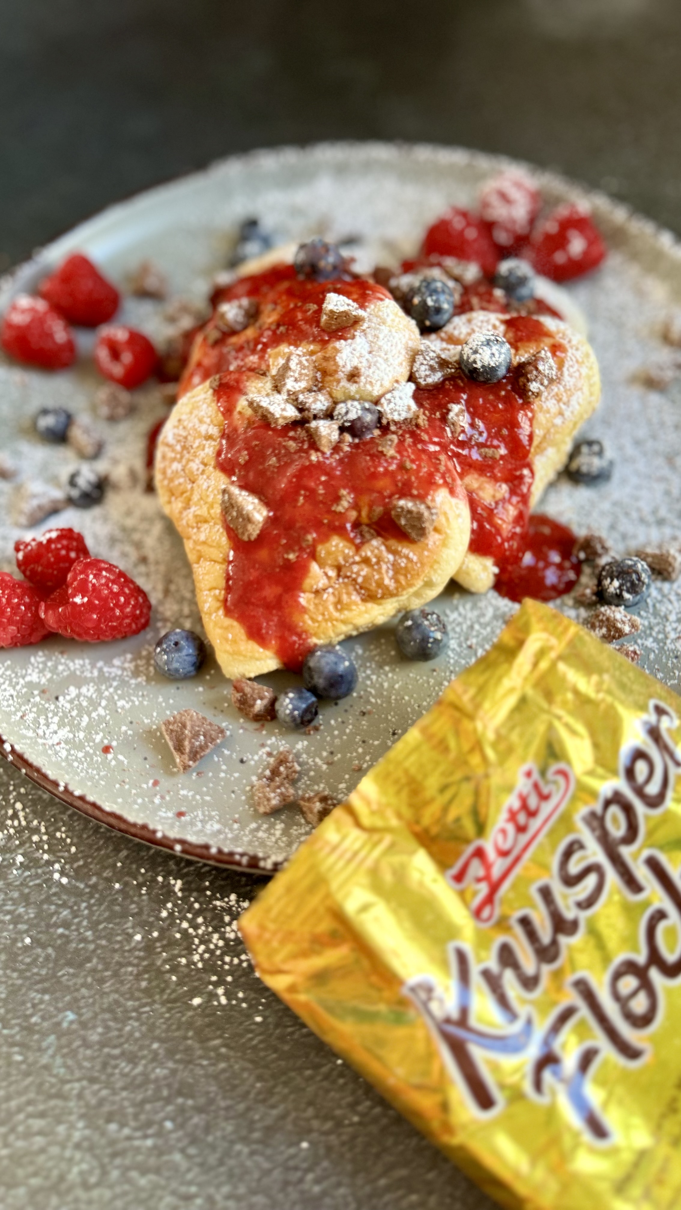 JAPANISCHE PANCAKES MIT ERDBEERSOßE
